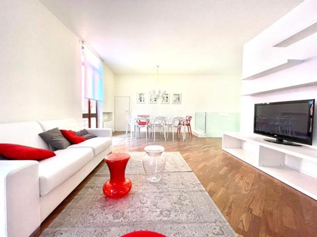 Domus Verona - Ampia Moderna Casa Su 2 Piani Nel Cuore Di Верона Экстерьер фото