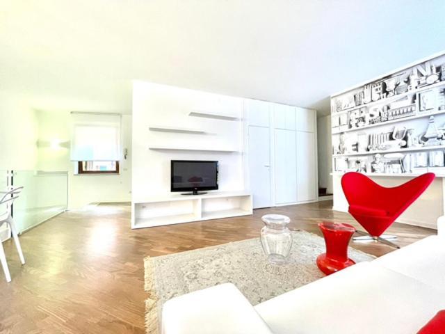 Domus Verona - Ampia Moderna Casa Su 2 Piani Nel Cuore Di Верона Экстерьер фото